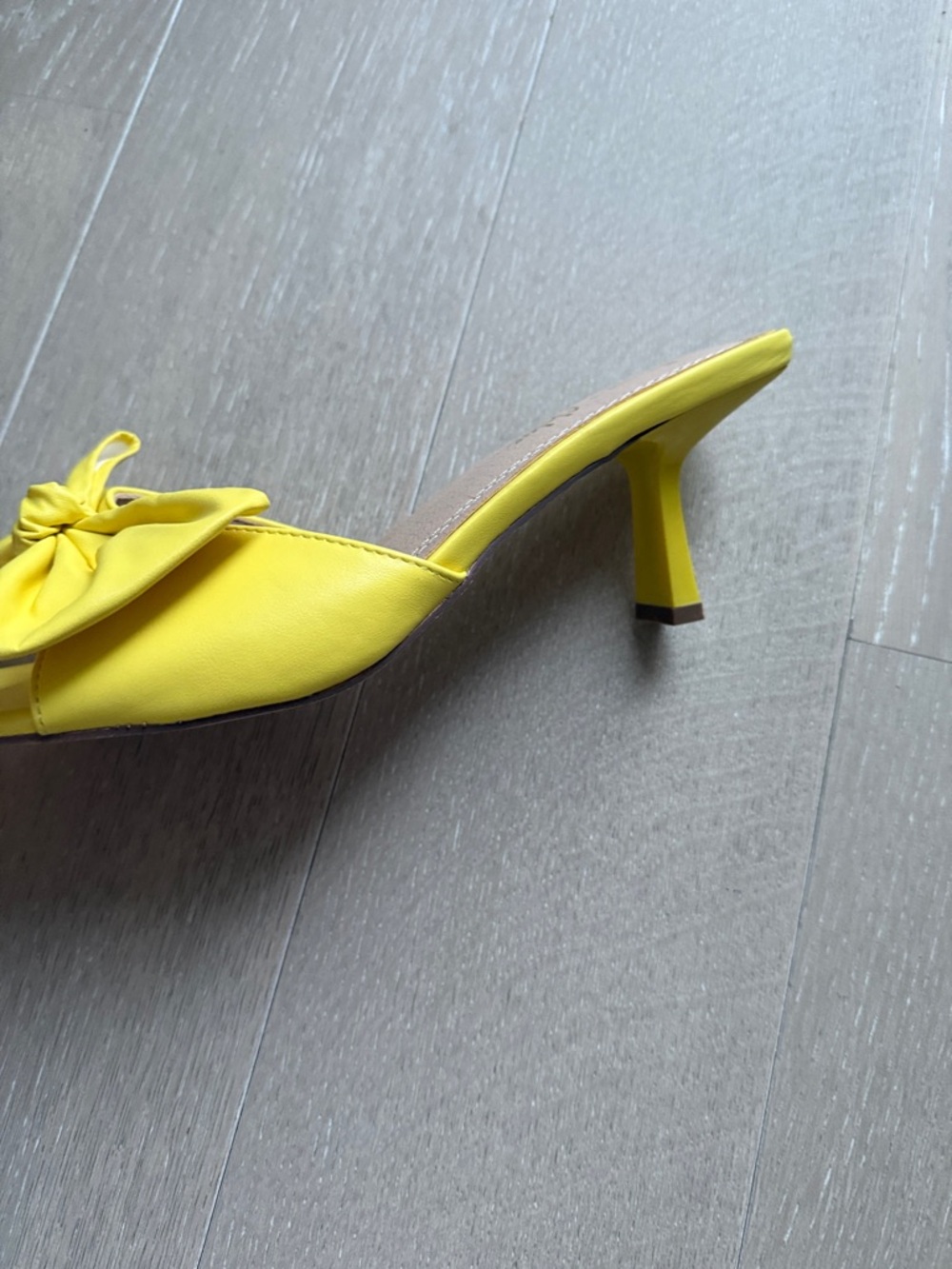 Chase + Chloe Yellow Bow Knot Mule Heels - Picture 3 of 5